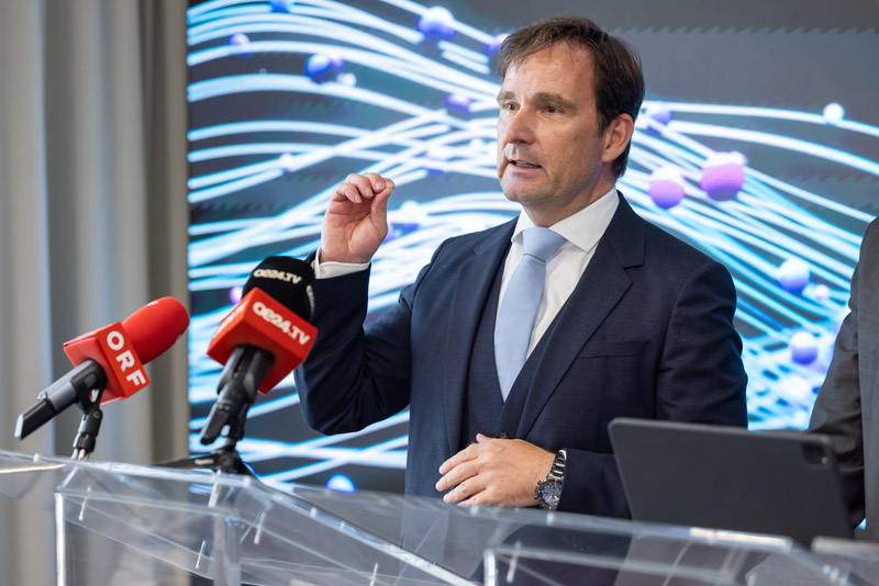 Microsoft eröffnet Cloud-Region in ÖsterreichIm Rahmen einer Pressekonferenz mit Staatssekretär Alexander Pröll hat Microsoft am 30. Juni 2025 die neue Cloud-Region in Österreich vorgestellt. Die Rechenzentrumsregion ermöglicht lokalen und datenschutzkonformen Zugang zu Cloud- und KI-Technologien direkt aus Österreich.