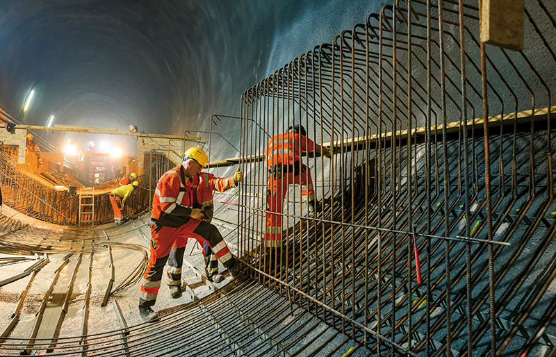 Tunnelbau, Menschen und Maschinen untertag