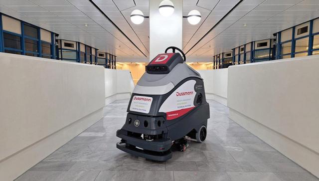 Bild1-Dussmann-Roboter-AKH.jpg