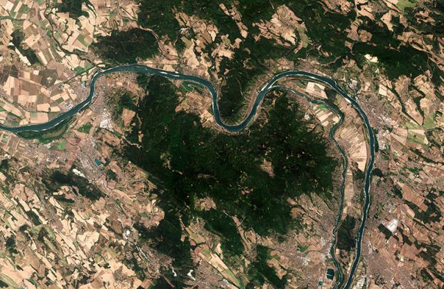 Danube_s_waters_fall_to_record_lows.jpg