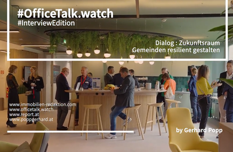 Menschen im Foyer der Veranstaltung