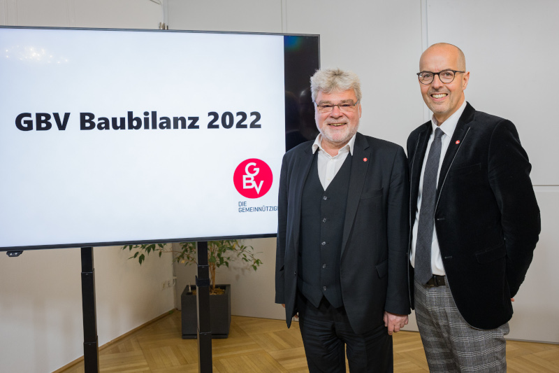 GBV-Obmänner Klaus Baringer und Herwig Pernsteiner bei der Vorstellung der Baubilanz 2022.
