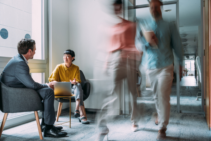 Fachkräftemangel? Wie Unternehmen Millionen verschenken