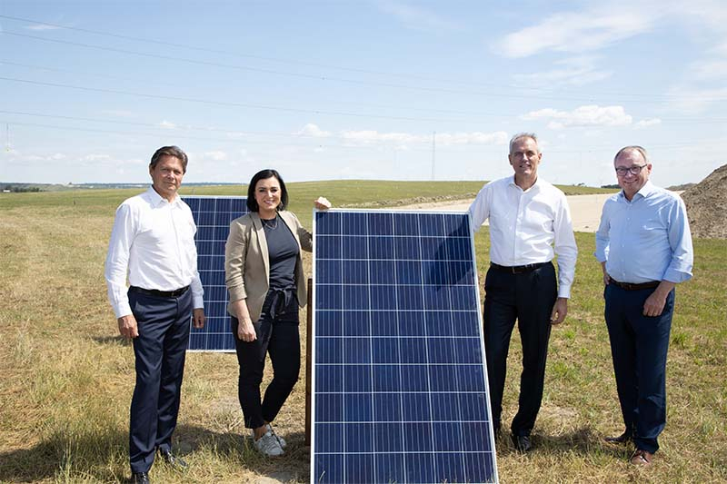 OMV und Verbund starten Bau der größten Flächen-Photovoltaikanlage Österreichs