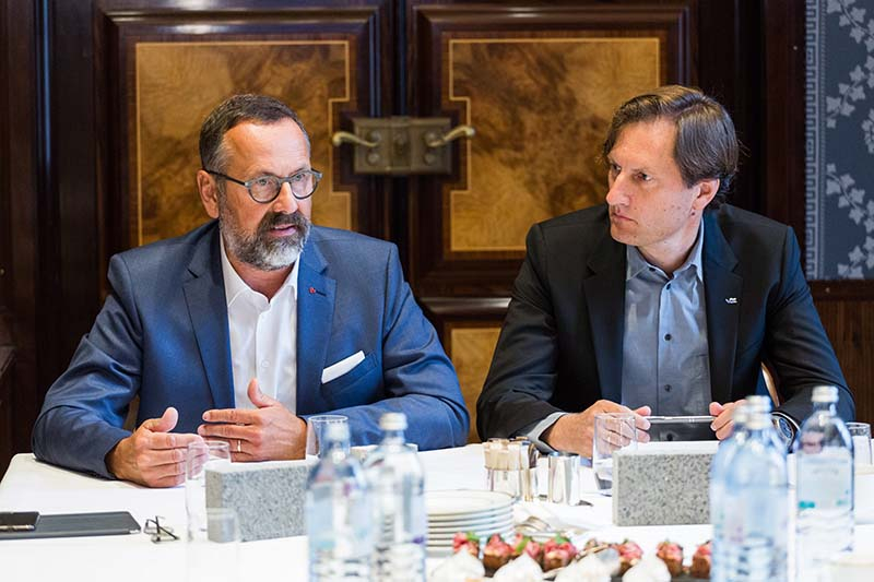 Foto: VÖZ-Vorstandsvorsitzender Rudolf Zrost (l.) und Geschäftsführer Sebastian Spaun präsentieren durchaus erfreuliche Zahlen der heimischen Zementindustrie. 