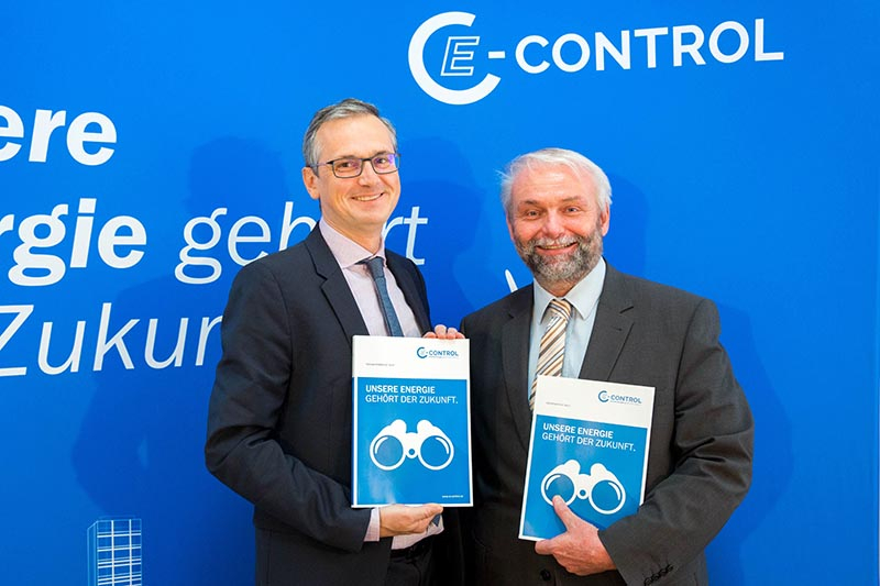 Der Vorstand der E-Control, Wolfgang Urbantschitsch und Andreas Eigenbauer, ist mit der Entwicklung des Wettbewerbs im Strom- und Gasmarkt zufrieden.