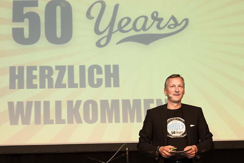 Foto: Anlässlich des 50. Geburtstags von Ardex in Österreich lud Geschäftsführer Gunther Sames zur großen Party nach Loosdorf. 