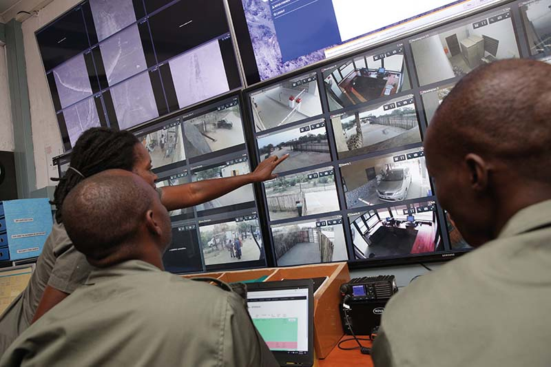 Foto: Im Inneren der Überwachungszentrale: Mit Digitalisierung werden Wilderer entdeckt und bedrohte Nashörner gerettet.