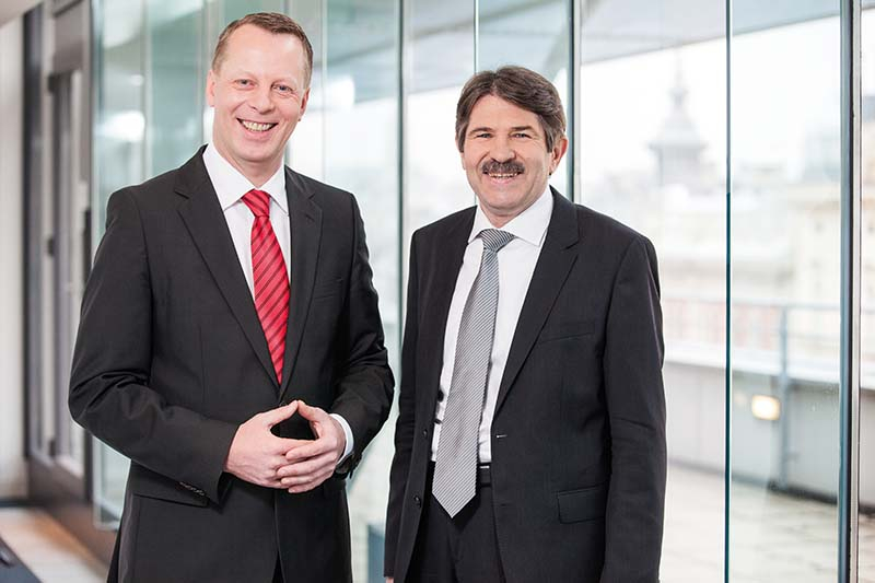 Foto: Die S Immo-Vorstände Friedrich Wachernig (l.) und Ernst Vejdovszky haben anlässlich des Jahresergebnis 2018 ebenso gut lachen.