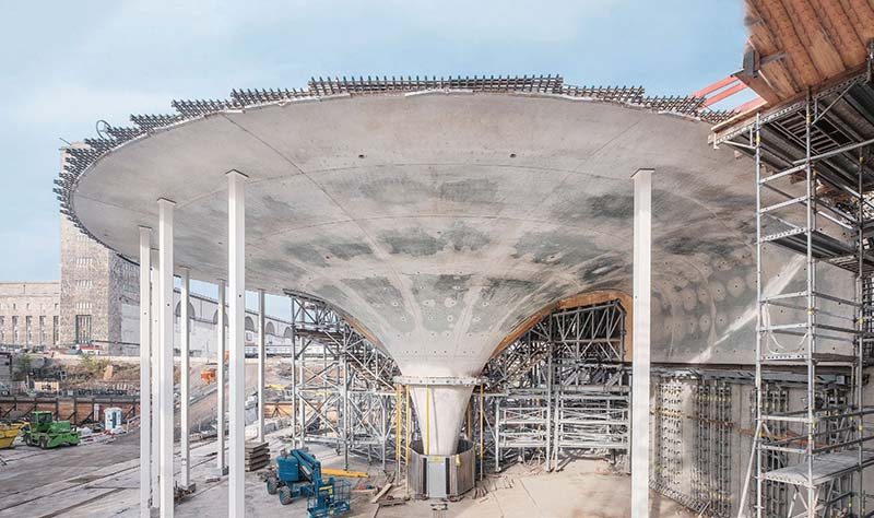 Foto: Betonierte Kelchstütze für die Bahnsteighalle des neuen Stuttgarter Tiefbahnhofs. 