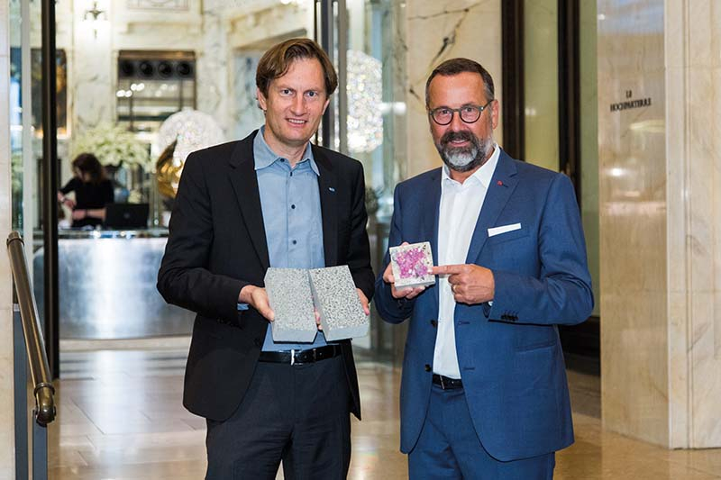 Foto: VÖZ-Vorstandsvorsitzender Rudolf Zrost (r.) und Geschäftsführer Sebastian Spaun freuen sich bei leicht sinkender Produktion über einen höheren Jahresumsatz der acht österreichischen Zementwerke. 