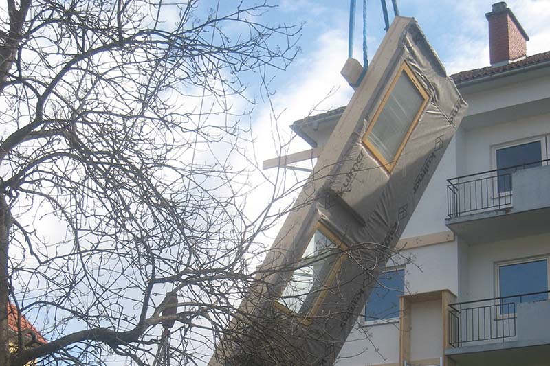 Foto: Vorgefertigte Fassadensysteme mit integrierter Haustechnik werden erst an wenigen Demoprojekten angewandt.