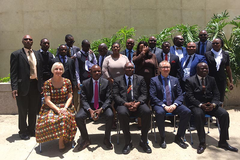 Foto Know-how-Transfer zwischen IKT-Abteilungen der öffentlichen Hand: erfolgreiche Zusammenarbeit des österreichischen Parlaments mit den Branchenkolleg Innen in Sambia.