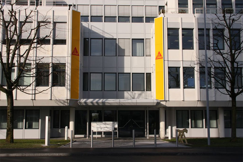 Gesteuert der unscheinbaren Zentrale in Baar in der Schweiz erwirtschaftete Sika im abgelaufenen Jahr einen Rekordumsatz von 5,3 Mrd. Euro.