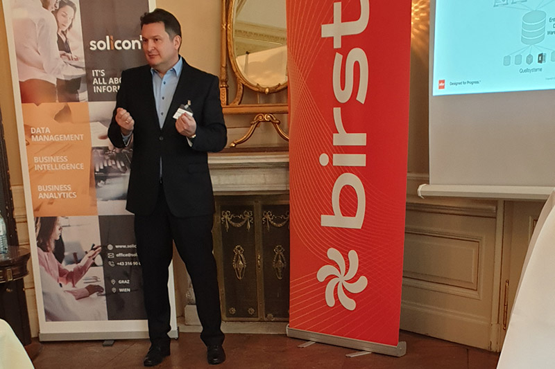 solicon IT-Geschäftsführer Michael Wilfing-May präsentiert das Birst-Portfolio.