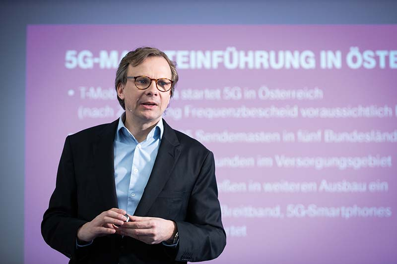 Foto: T-Mobile-CEO Andreas Bierwirth nimmt in einer ersten Welle bereits 25 5G-Mobilfunkstationen in Betrieb, vorwiegend in ländlichen Regionen.