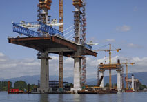Peri-Großprojekt in Kanada: Die Golden Ears Bridge ist das Kernstück eines sechsspurigen, rund 13 Kilometer langen Schnellstraßenprojekts nahe der kanadischen Westküste. 