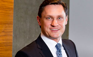 Der Vertriebsprofi Manfred Katzer, 43, ist neuer Vorsitzender der Geschäftsführung bei T-Systems.