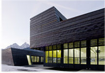 Gold in der Kategorie ''Büro- und Verwaltungsgebäude'': das Zivilschutzzentrum in Innichen von AllesWirdGut Architektur ZT in Wien.