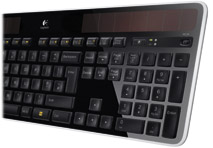 Das Wireless Solar Keyboard K750 von Logitech vesorgt sich über das integrierte Solarpanel selbst mit Energie. 