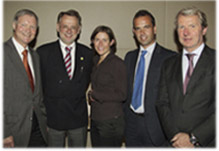 Gruppenbild mit Dame: die Vertreter der BauMassiv-Gruppe Martin Leitl, Bernd Wolschner, Robert Schmid und Carl Hennrich mit der Vorsitzenden des Nachhaltigkeitsbeirates Hildegard Aichberger.
