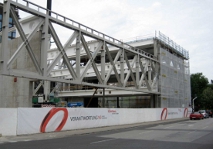 Das neue Oberbank Donau-Forum nahm Gestalt an: Seitenfachwerke mit einer Länge bis zu 18 Metern.