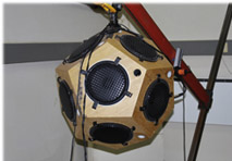 Lautstärken bis hin zu der eines Düsenjets können im Schalllabor von Pilkington simuliert werden.