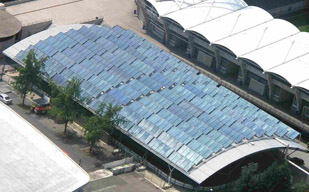 Solaranlage auf der Trainingshalle des Eisstadions Graz-Liebenau.