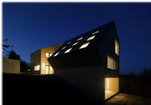 Das Sunlighthouse von Velux erzeigt mehr Energie al es benötigt und neutralisiert damit seine CO2-Emissionen.
