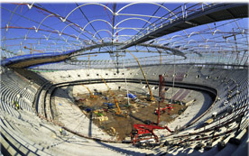 Noch ist das neue Nationalstadion in Warschau eine große Baustelle. Statt im juli soll jetzt Ende November übergeben werden. 