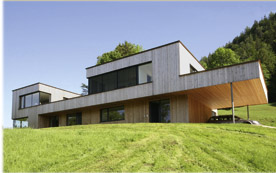 Eines der Referenzprojekte auf www.holzbauarchitektur.net:  Das Haus der Familie Ebner wurde 2009 mit dem OÖ. Holzbaupreis ausgezeichnet.